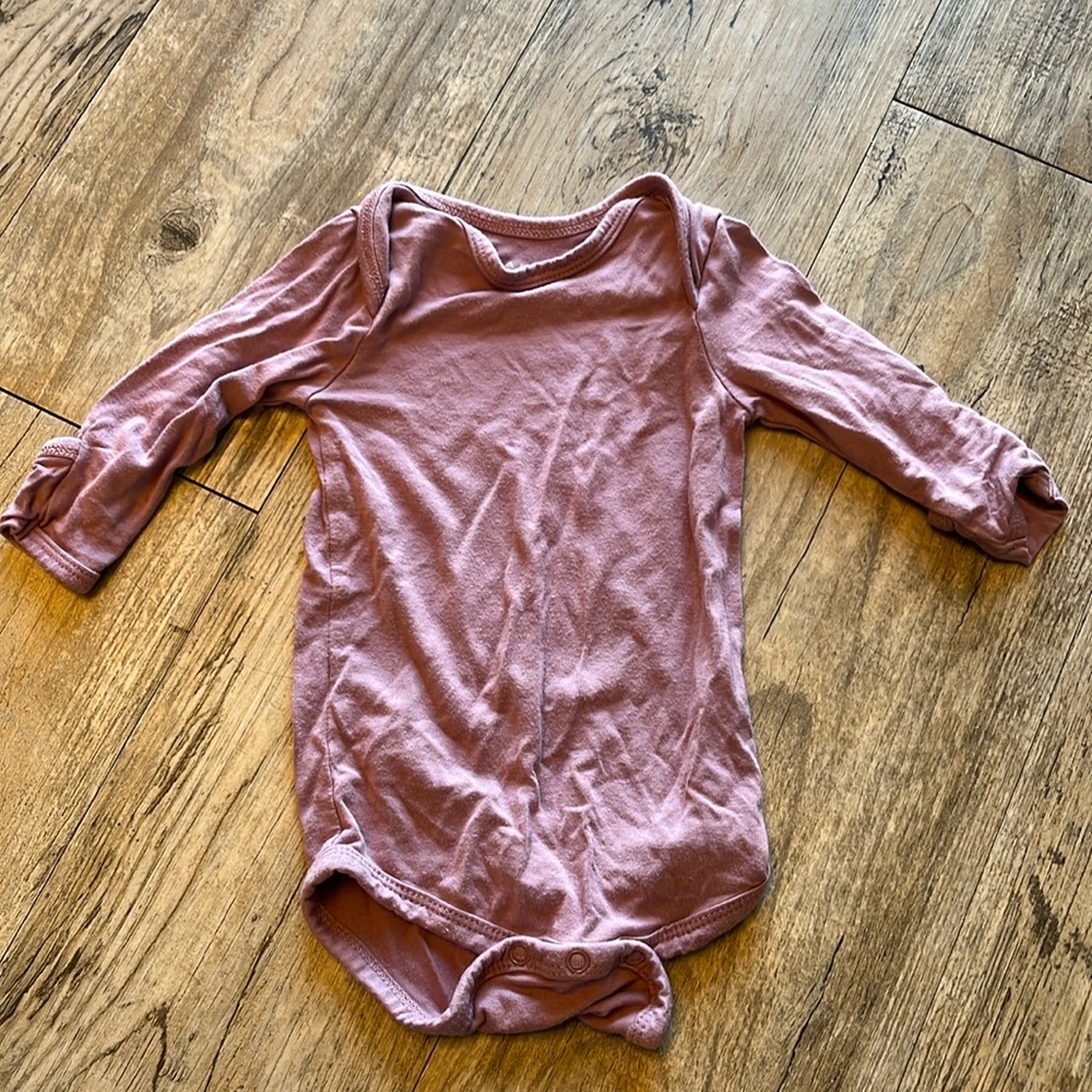 Kyte Baby Long Sleeve Onesie. 0-3 months.